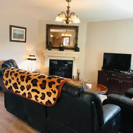 3 Bedroomed House Minutes' Walk From Town