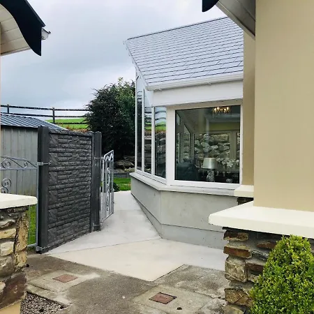 3 Bedroomed House Minutes' Walk From Town *