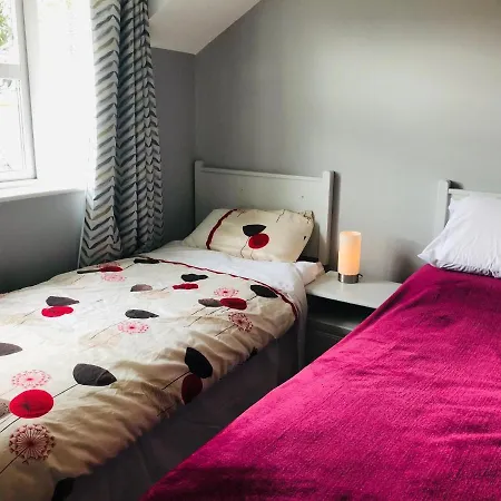 Holiday home 3 Bedroomed House Minutes' Walk From Town