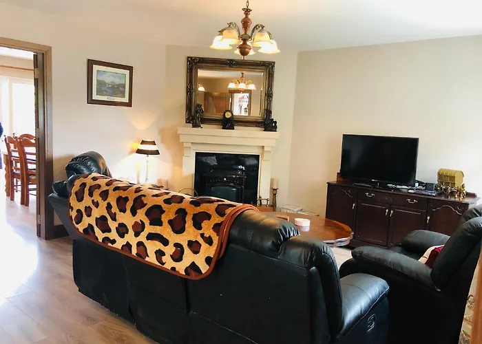 3 Bedroomed House Minutes' Walk From Town