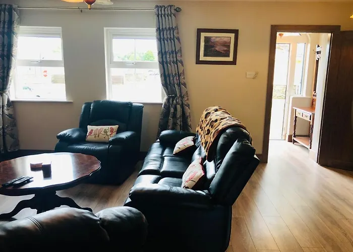 3 Bedroomed House Minutes' Walk From Town *