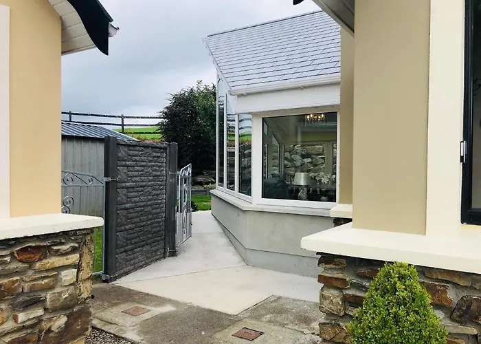 3 Bedroomed House Minutes' Walk From Town *