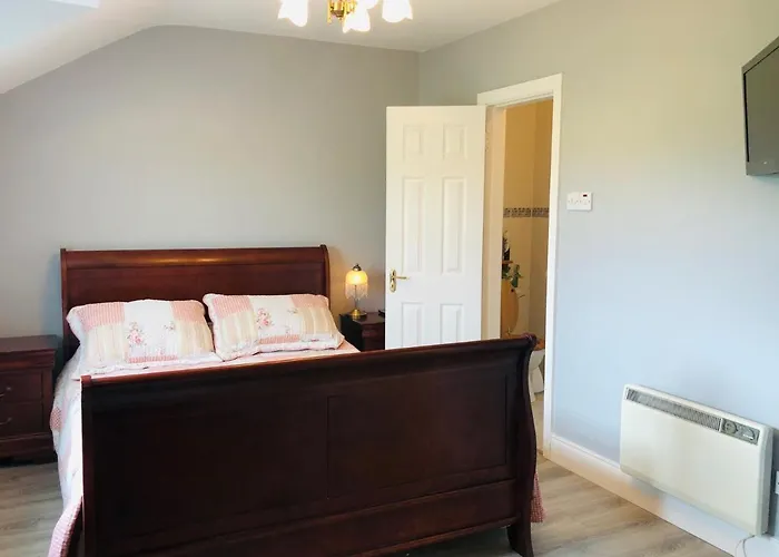 Сasa de vacaciones 3 Bedroomed House Minutes' Walk From Town *